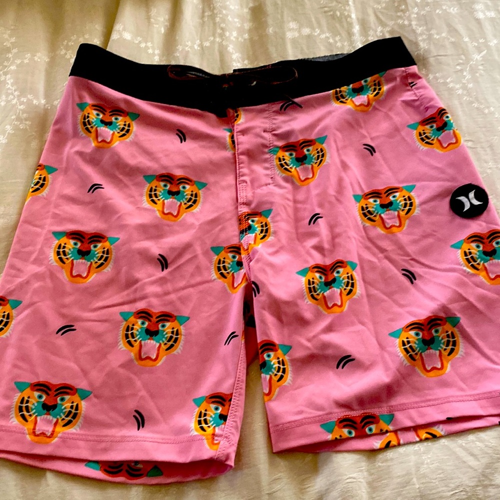 - Hurley mens phantom board short   Perfect condition great fit and feel. …